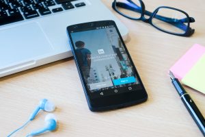 Fresh Graduate Bangun Personal branding di LinkedIn